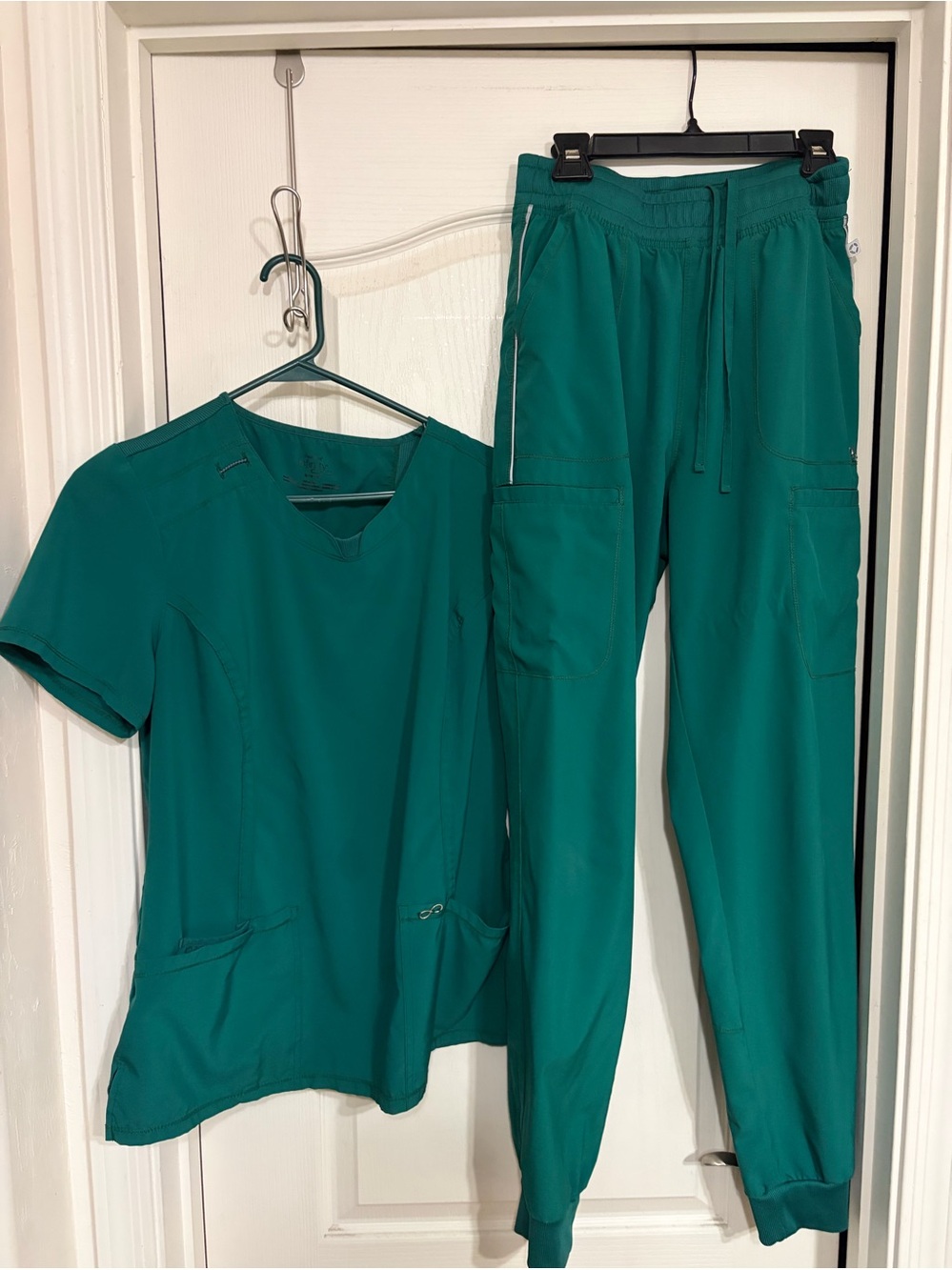 Cherokee Infinity Scrub Top and Joggers Hunter Green- Medium/Medium Tall